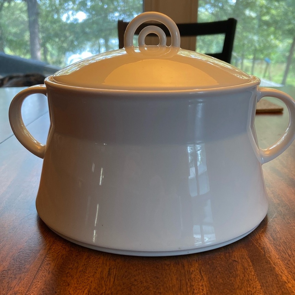 Crate & Barrel Loft Covered Serving Bowl in white